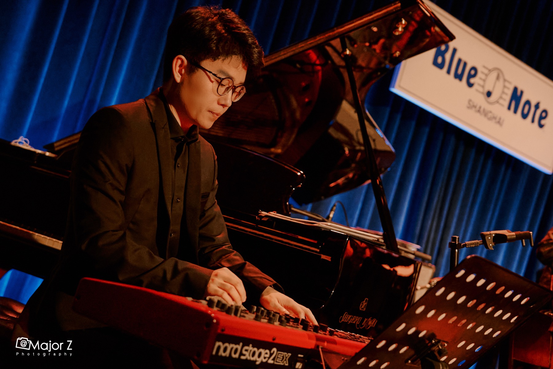 AaronL.Keys 于 Blue Note Shanghai 演奏钢琴