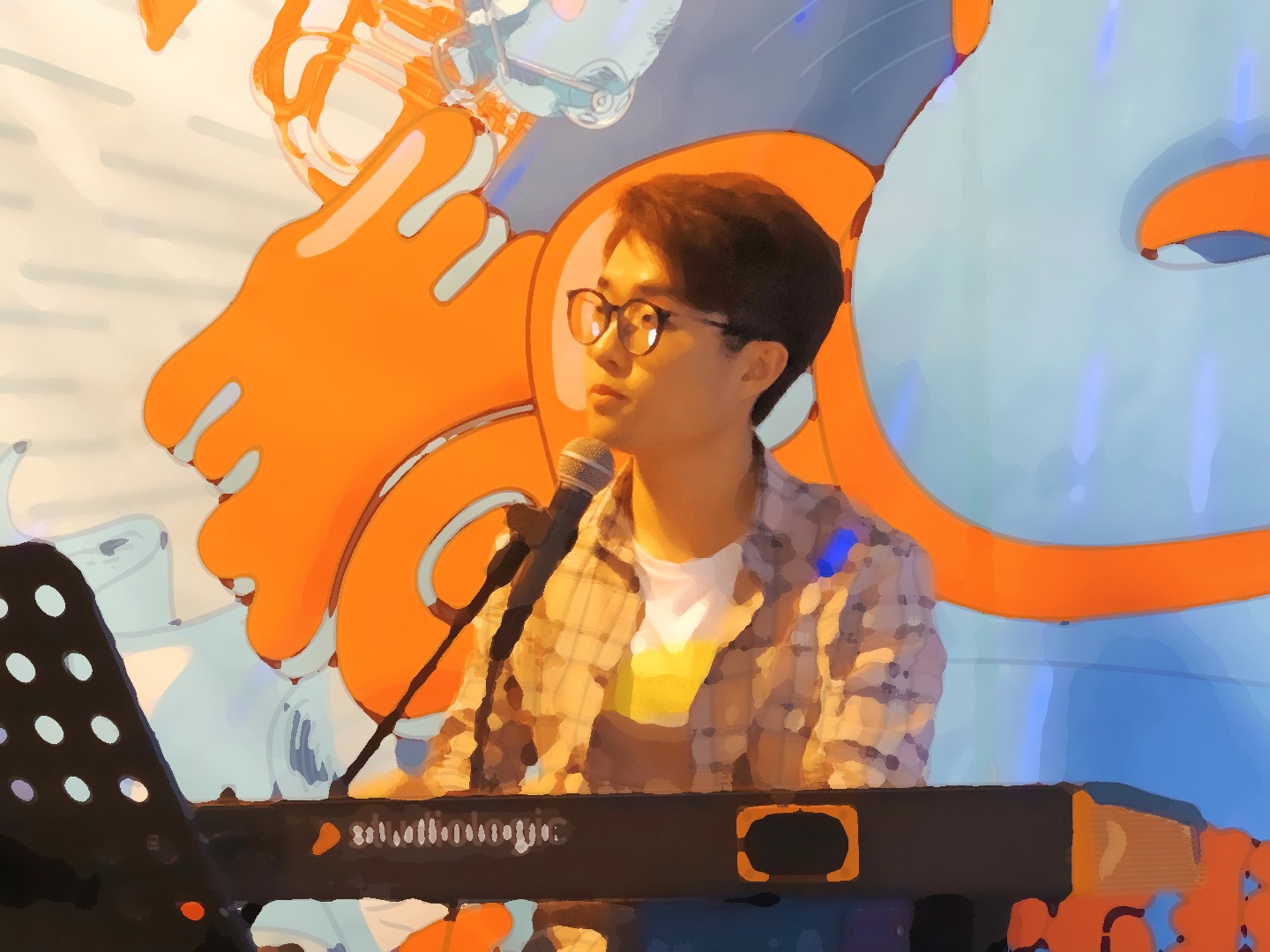 AaronL.Keys 演唱并演奏键盘